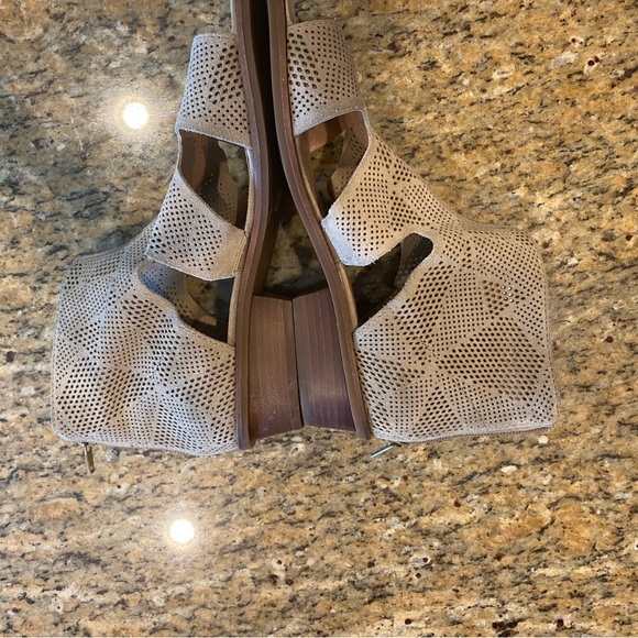 Lucky Brand Sicole Gladiator Sandals - Picture 7 of 12